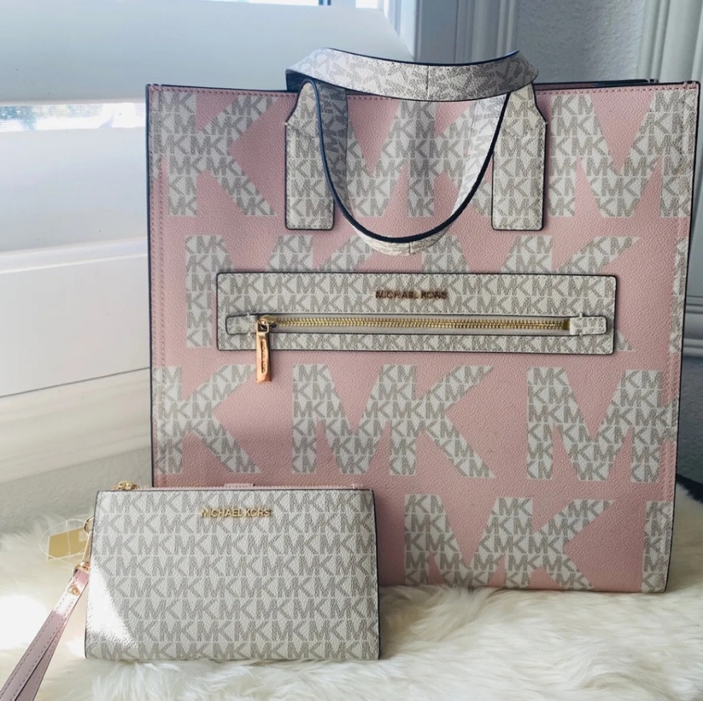 Michael kors XL tote with matching wallet